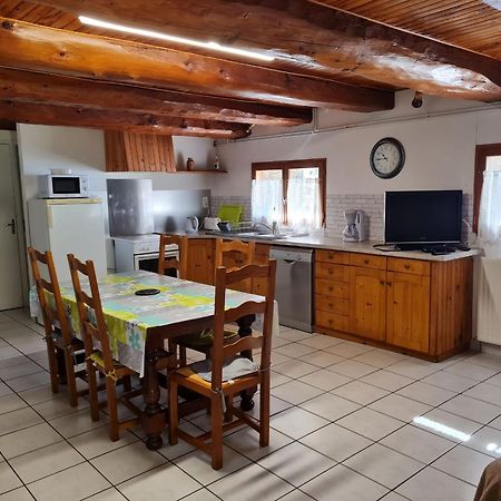Gîte Rural - Grange des Pres Blancs chaîne des puys Le Vernet-Sainte-Marguerite Extérieur photo